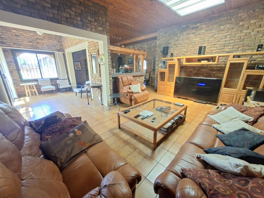 4 Bedroom Property for Sale in Die Wilgers Gauteng