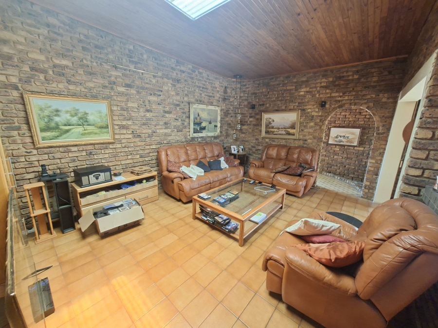 4 Bedroom Property for Sale in Die Wilgers Gauteng