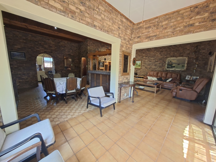 4 Bedroom Property for Sale in Die Wilgers Gauteng