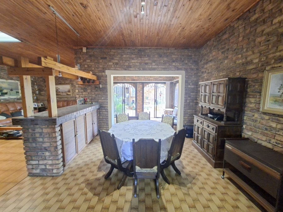 4 Bedroom Property for Sale in Die Wilgers Gauteng