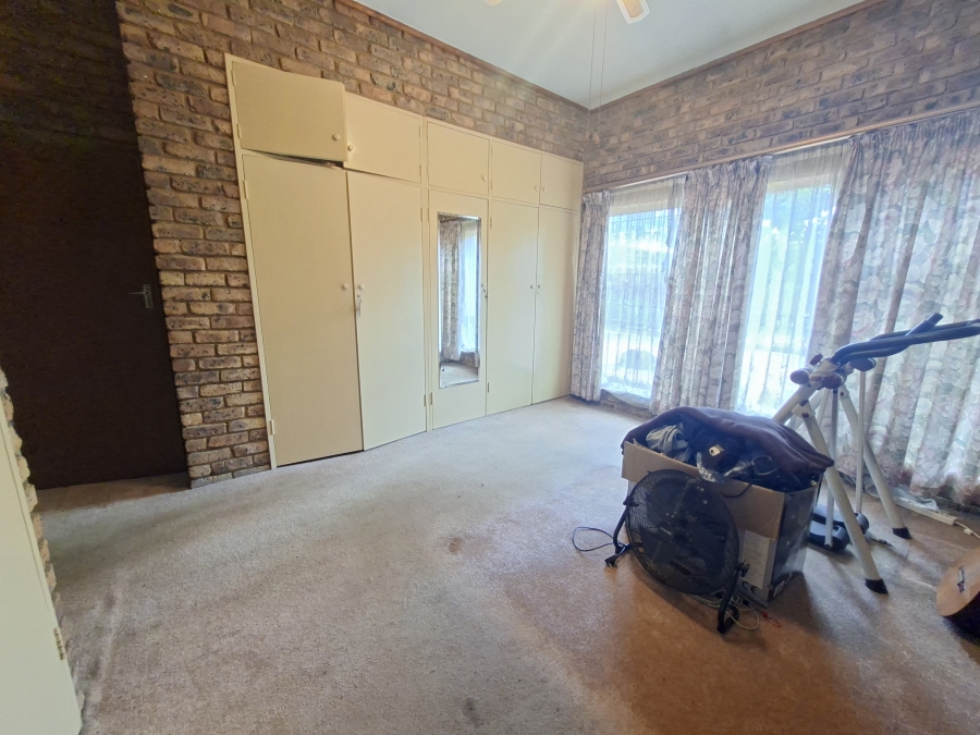 4 Bedroom Property for Sale in Die Wilgers Gauteng