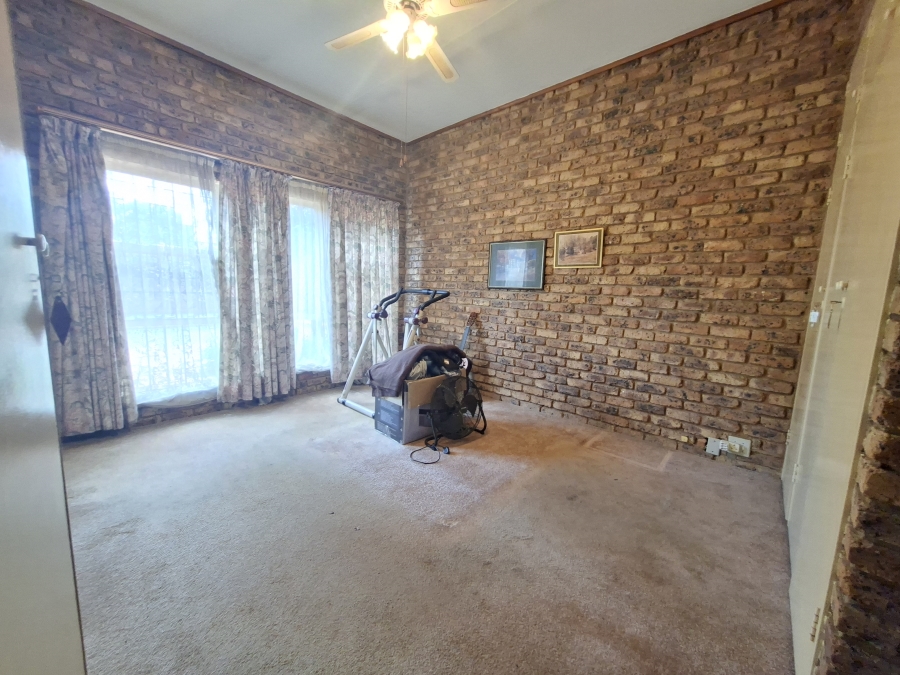 4 Bedroom Property for Sale in Die Wilgers Gauteng