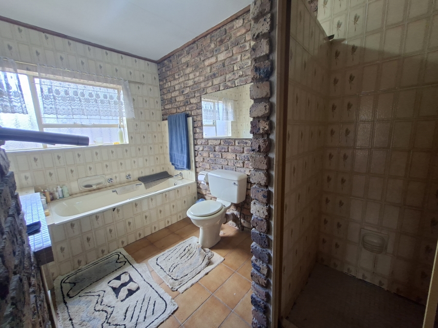 4 Bedroom Property for Sale in Die Wilgers Gauteng