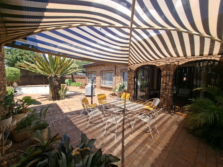 4 Bedroom Property for Sale in Die Wilgers Gauteng