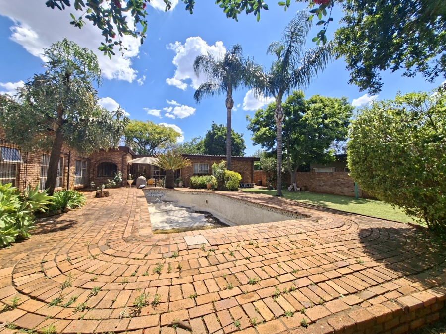 4 Bedroom Property for Sale in Die Wilgers Gauteng