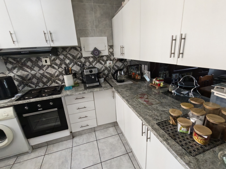 2 Bedroom Property for Sale in Pretoria North Gauteng
