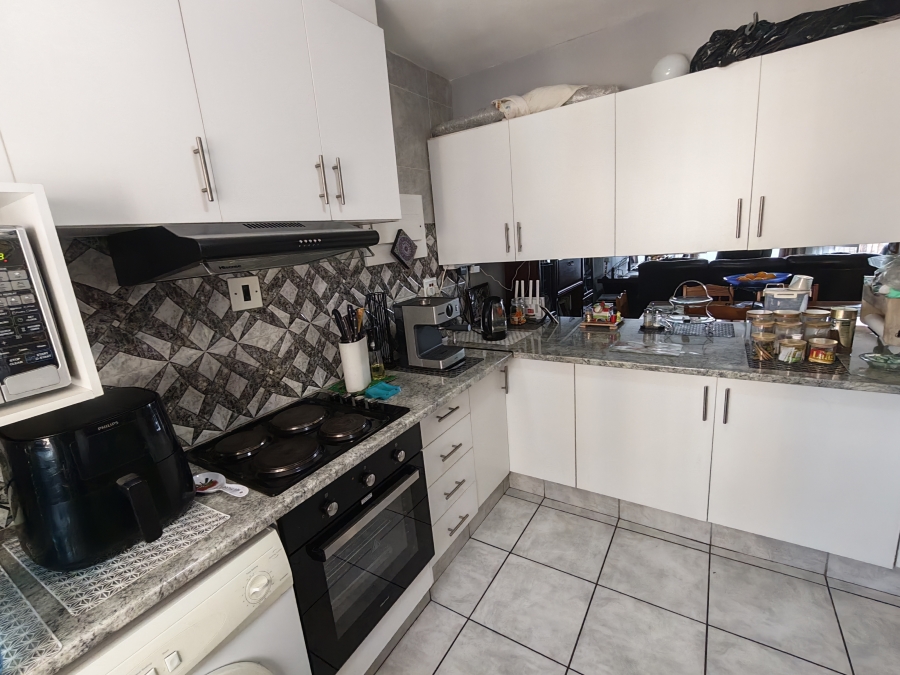 2 Bedroom Property for Sale in Pretoria North Gauteng