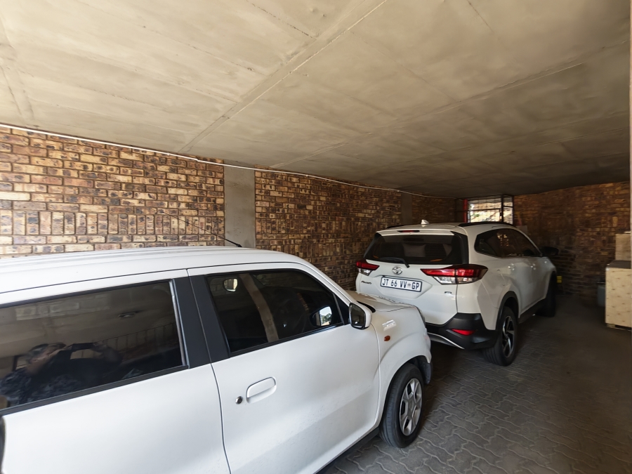 2 Bedroom Property for Sale in Pretoria North Gauteng