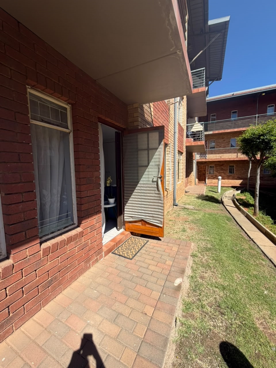 To Let 1 Bedroom Property for Rent in Braamfontein Werf Gauteng