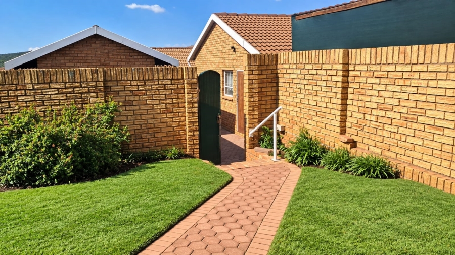 2 Bedroom Property for Sale in Noordheuwel Gauteng