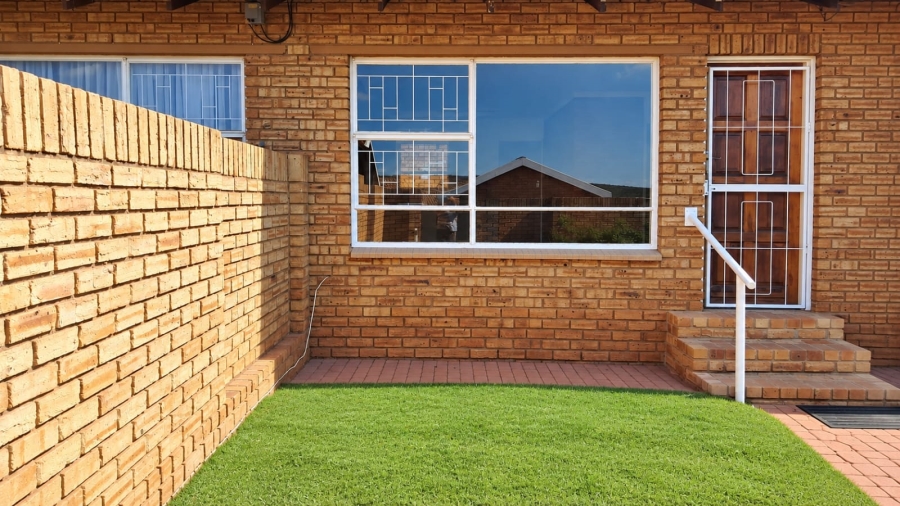 2 Bedroom Property for Sale in Noordheuwel Gauteng