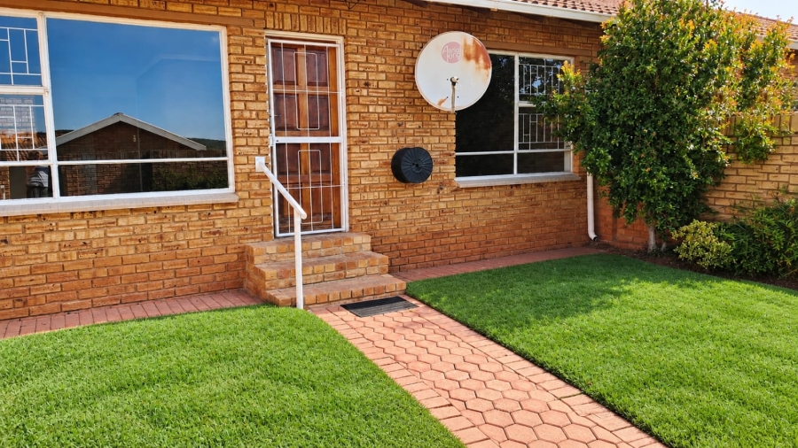 2 Bedroom Property for Sale in Noordheuwel Gauteng