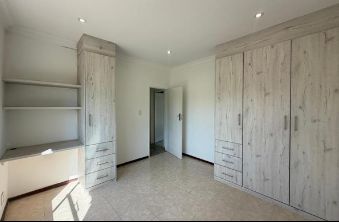 7 Bedroom Property for Sale in Mooikloof Gauteng