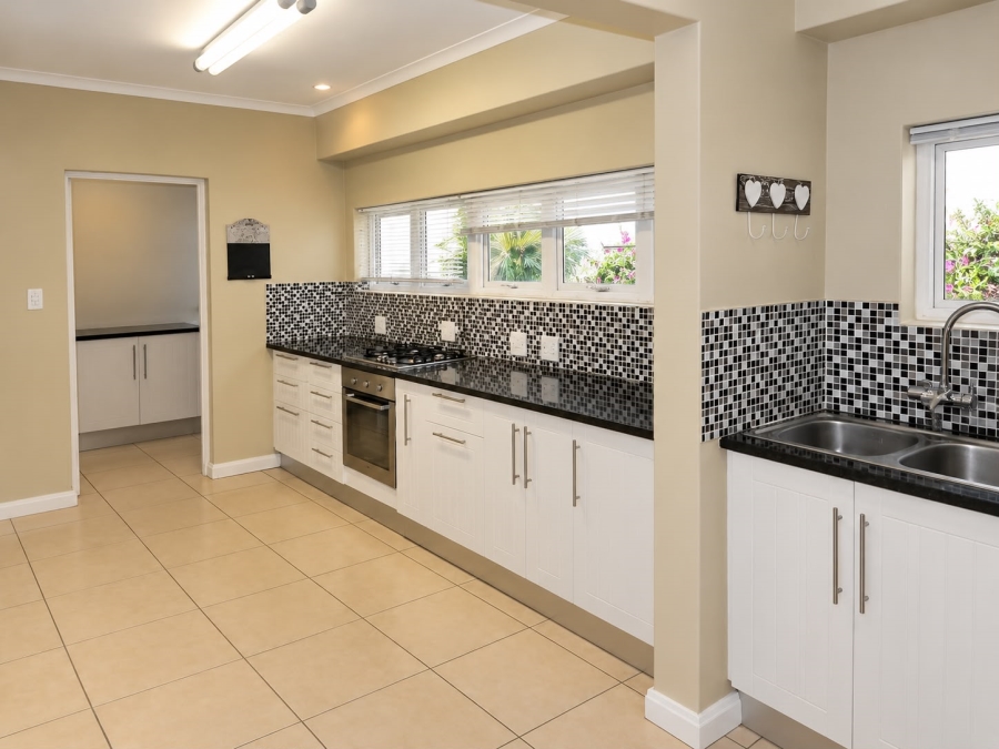 To Let 3 Bedroom Property for Rent in Silver Lakes Gauteng