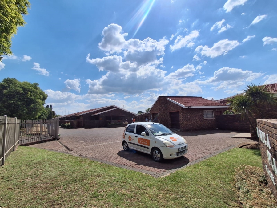 2 Bedroom Property for Sale in Three Rivers Gauteng
