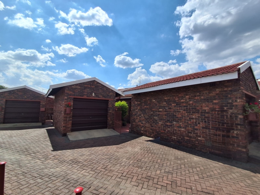 2 Bedroom Property for Sale in Three Rivers Gauteng