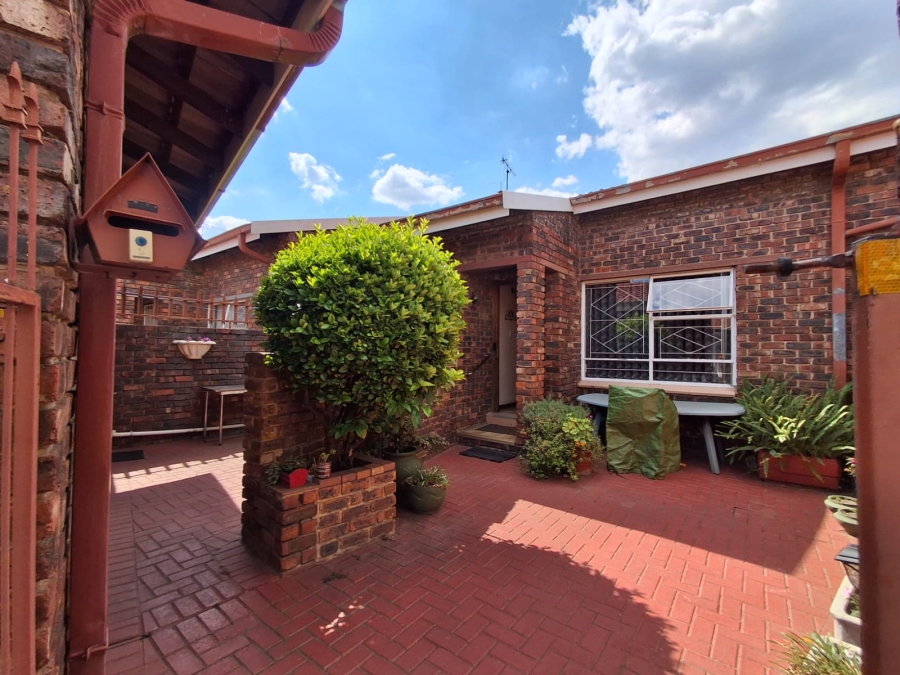2 Bedroom Property for Sale in Three Rivers Gauteng