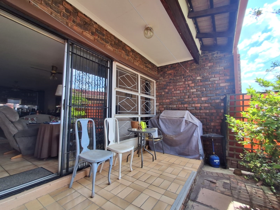 2 Bedroom Property for Sale in Three Rivers Gauteng