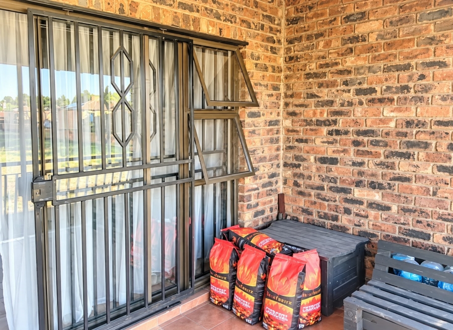 2 Bedroom Property for Sale in Sonneveld Gauteng