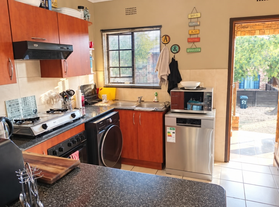 2 Bedroom Property for Sale in Sonneveld Gauteng