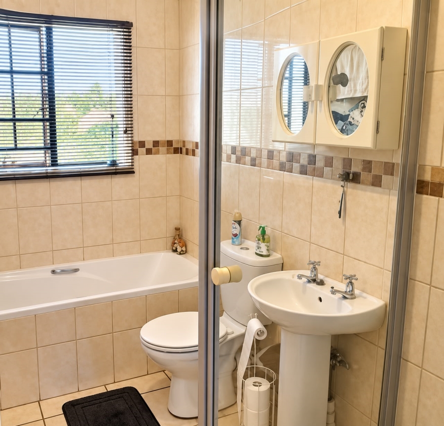 2 Bedroom Property for Sale in Sonneveld Gauteng