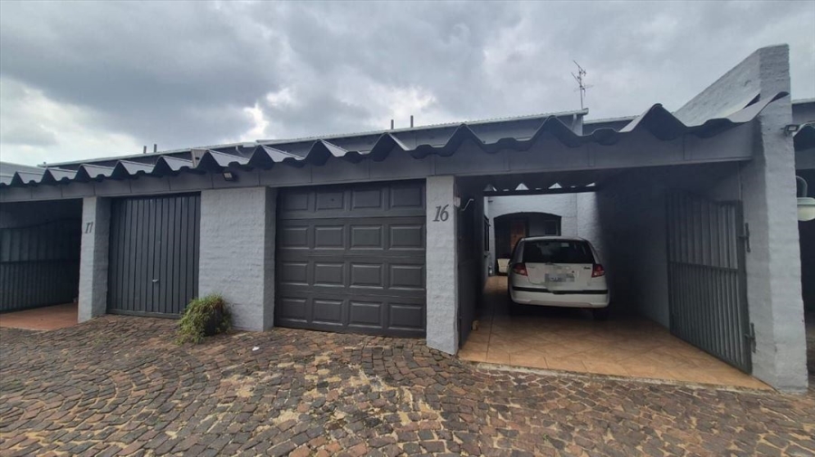 3 Bedroom Property for Sale in Aston Manor Gauteng