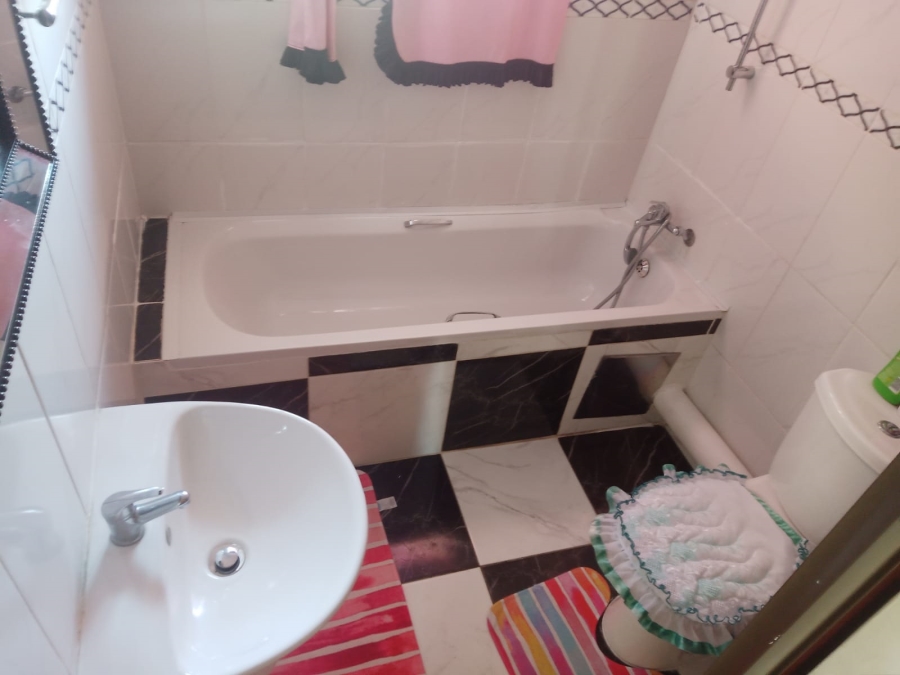 2 Bedroom Property for Sale in Van Riebeeck Park Gauteng