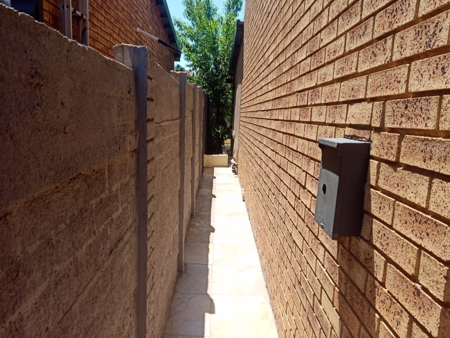 2 Bedroom Property for Sale in Van Riebeeck Park Gauteng