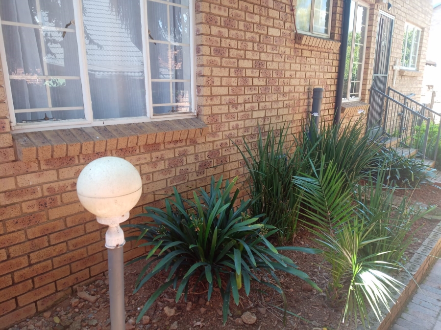 2 Bedroom Property for Sale in Van Riebeeck Park Gauteng