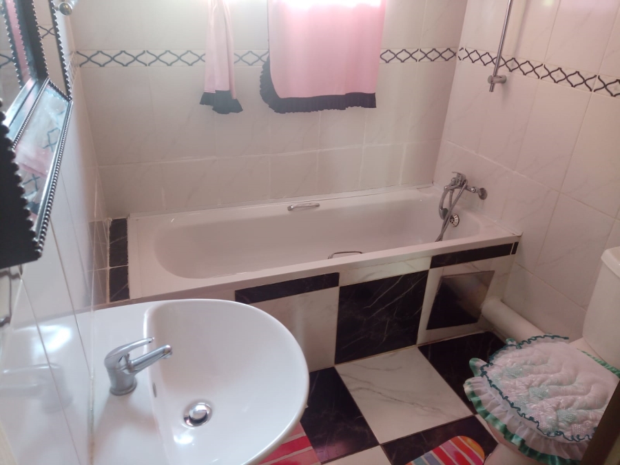 2 Bedroom Property for Sale in Van Riebeeck Park Gauteng