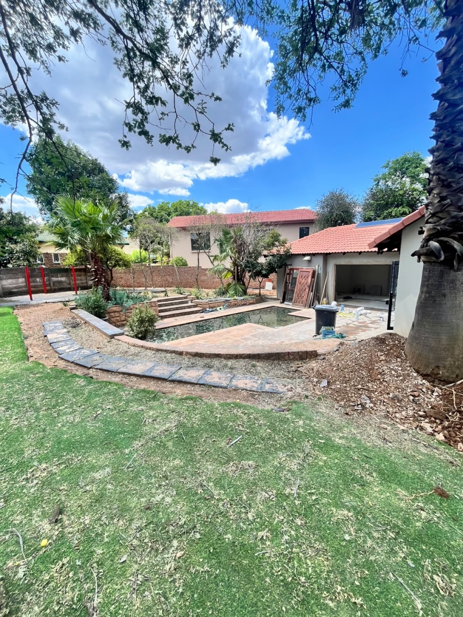 To Let 4 Bedroom Property for Rent in Garsfontein Gauteng