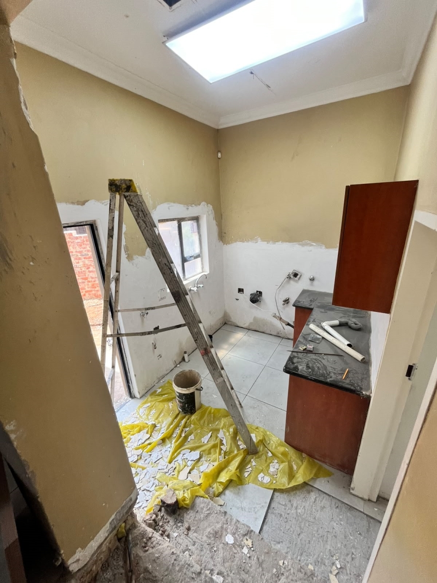 To Let 4 Bedroom Property for Rent in Garsfontein Gauteng