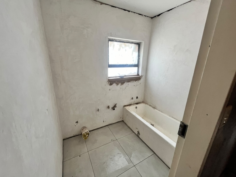 To Let 4 Bedroom Property for Rent in Garsfontein Gauteng