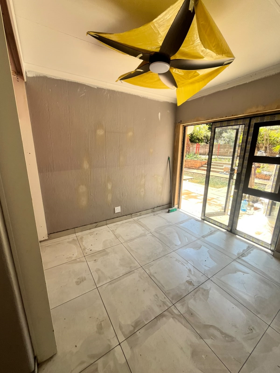 To Let 4 Bedroom Property for Rent in Garsfontein Gauteng