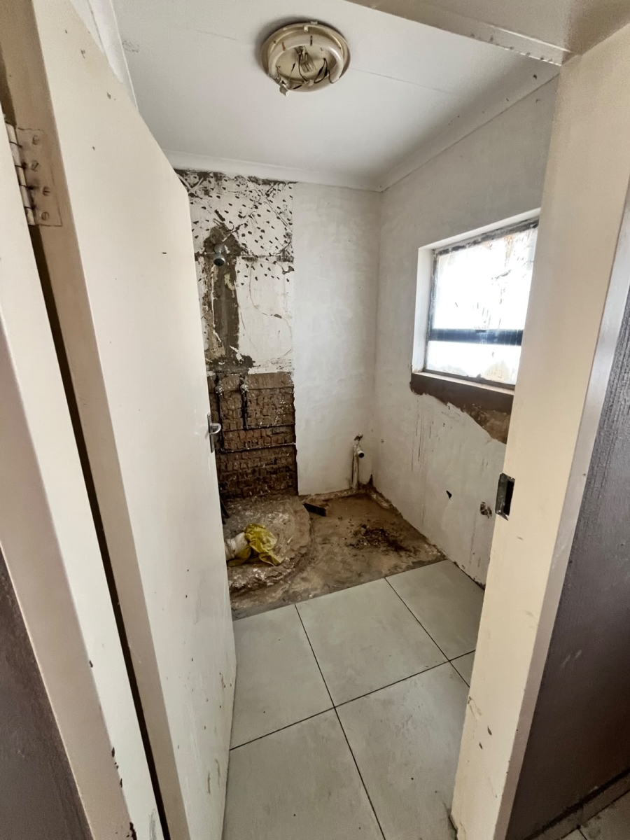 To Let 4 Bedroom Property for Rent in Garsfontein Gauteng