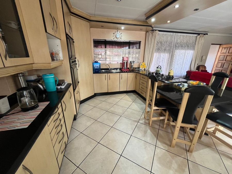 4 Bedroom Property for Sale in Brackendowns Gauteng