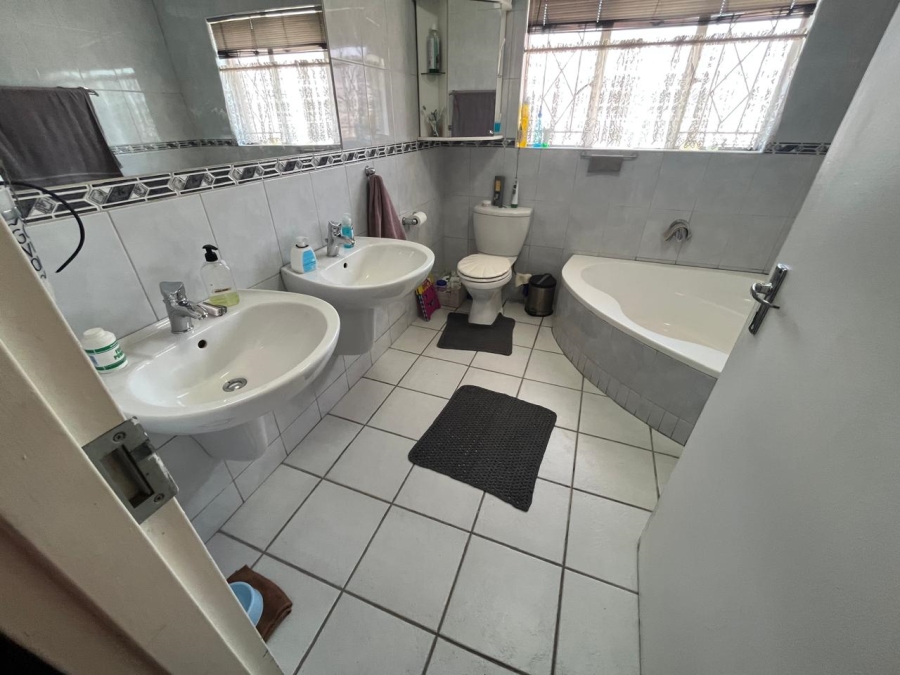 4 Bedroom Property for Sale in Brackendowns Gauteng