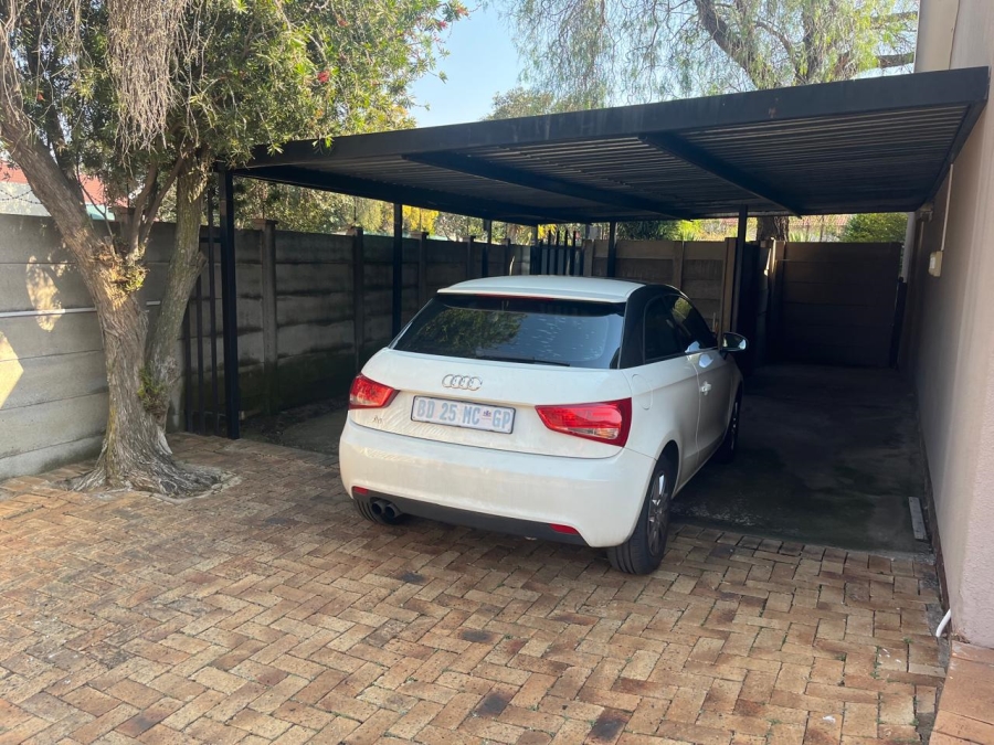 4 Bedroom Property for Sale in Brackendowns Gauteng