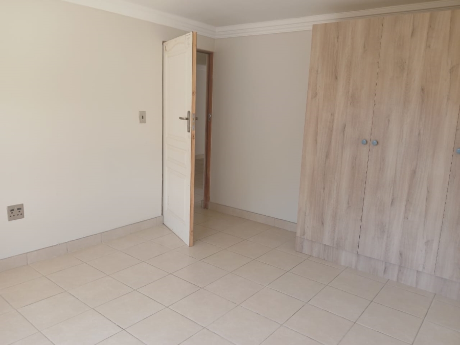 To Let 2 Bedroom Property for Rent in Birch Acres Gauteng