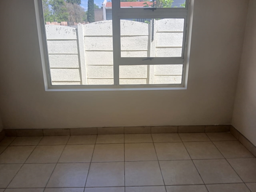 To Let 2 Bedroom Property for Rent in Birch Acres Gauteng