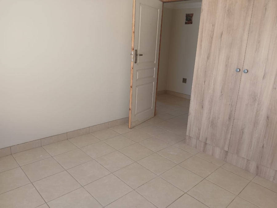 To Let 2 Bedroom Property for Rent in Birch Acres Gauteng