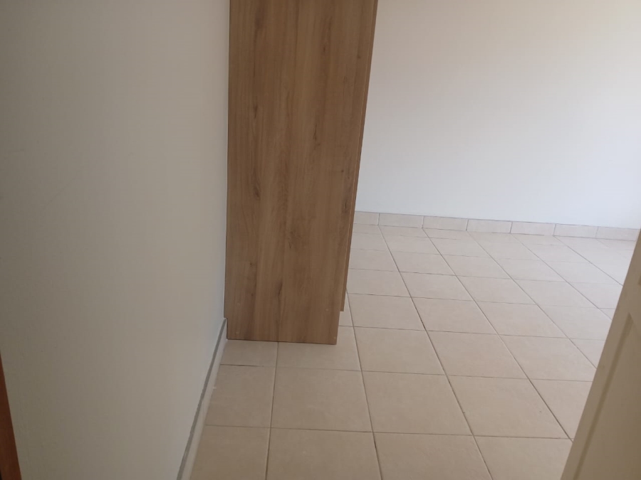 To Let 2 Bedroom Property for Rent in Birch Acres Gauteng