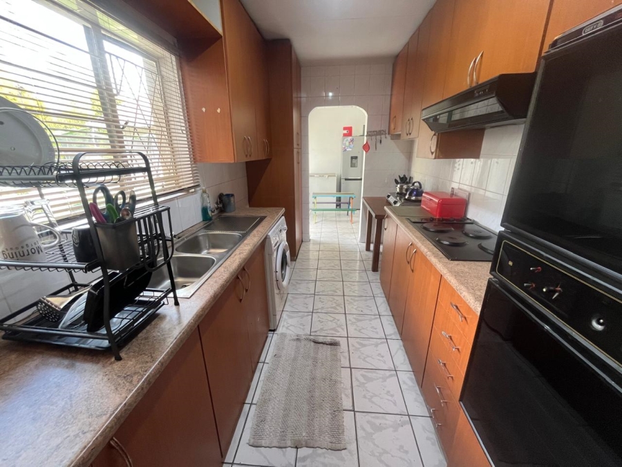 5 Bedroom Property for Sale in Brackendowns Gauteng
