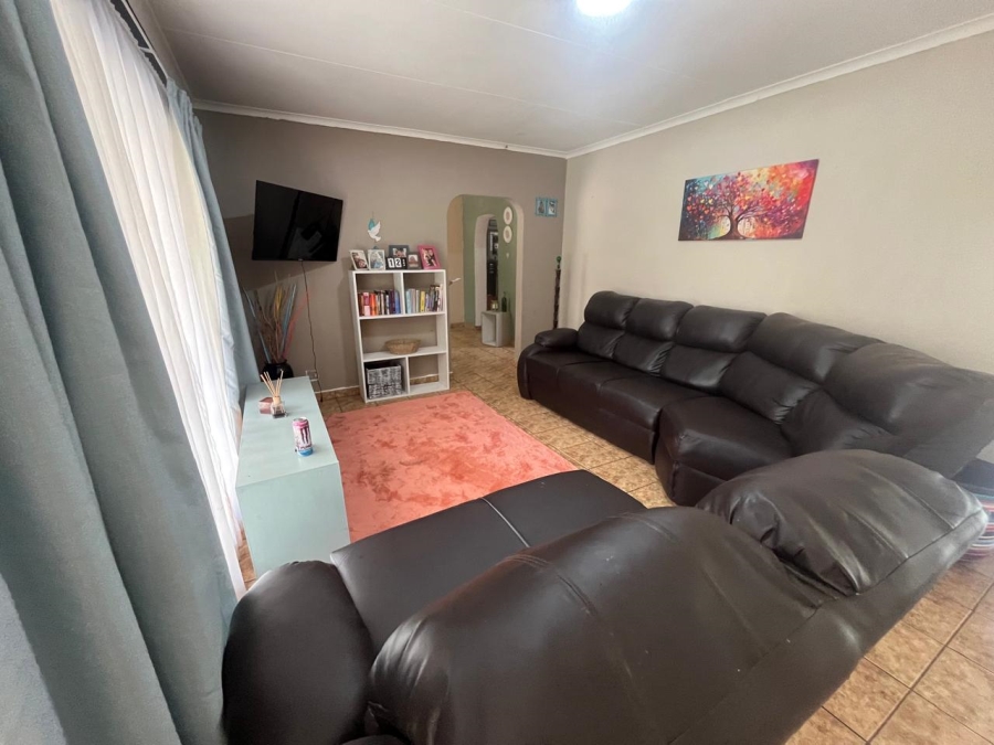 5 Bedroom Property for Sale in Brackendowns Gauteng