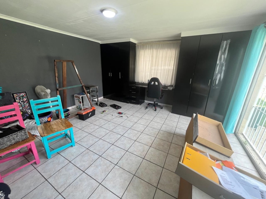 5 Bedroom Property for Sale in Brackendowns Gauteng