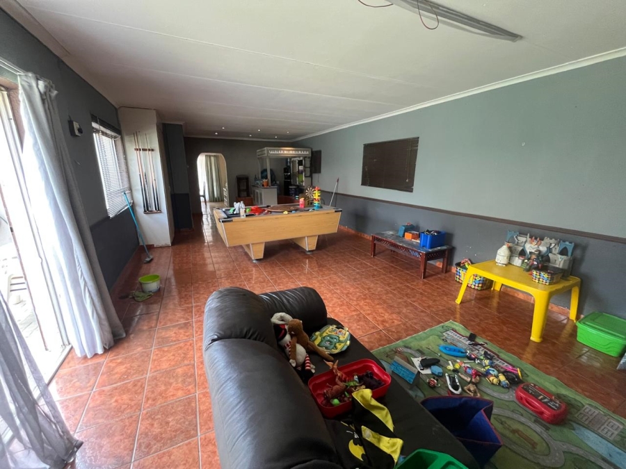 5 Bedroom Property for Sale in Brackendowns Gauteng