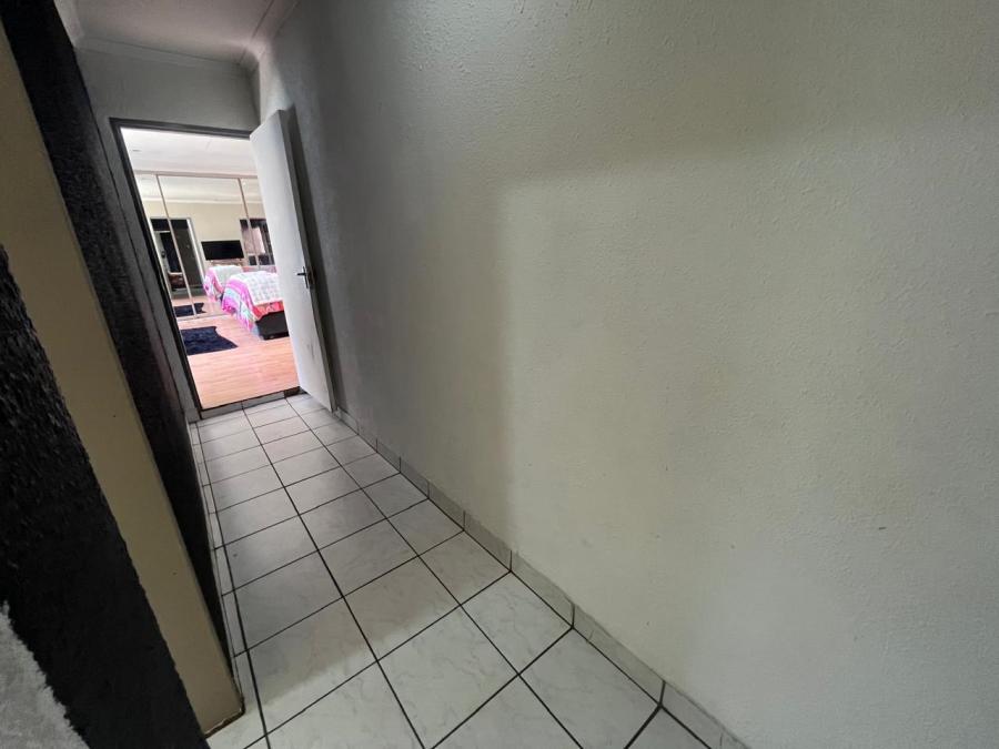 5 Bedroom Property for Sale in Brackendowns Gauteng