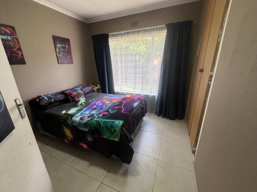 5 Bedroom Property for Sale in Brackendowns Gauteng