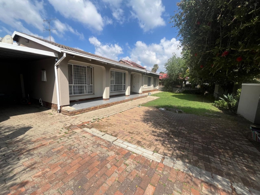 5 Bedroom Property for Sale in Brackendowns Gauteng