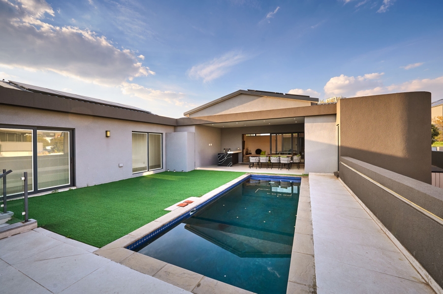 4 Bedroom Property for Sale in Waterfall Country Estate Gauteng